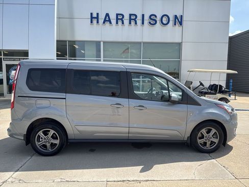 Used 2022 Ford Transit Connect Titanium FWD image 4