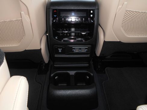 Used 2023 Jeep Grand Cherokee L Limited w/ Trailer Tow Group (B) AWD/4WD image 22