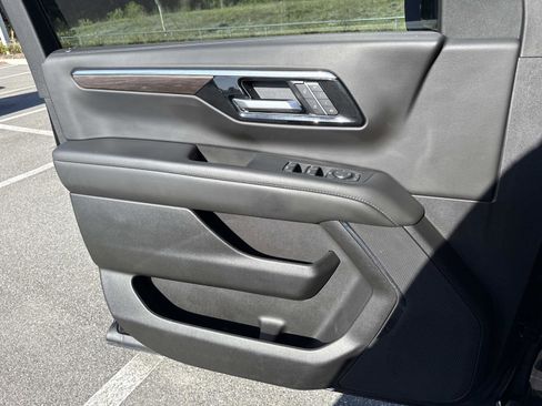 Used 2026 Chevrolet Tahoe Z71 AWD/4WD image 18