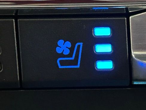 Used 2022 Ford F250 Lariat w/ Black Appearance Package image 8