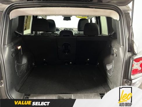 Used 2018 Jeep Renegade Latitude w/ Popular Equipment Group FWD image 18