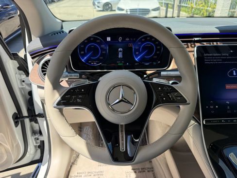 Used 2023 Mercedes-Benz EQS 450+ SUV image 31