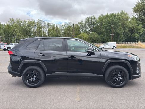 Used 2022 Toyota RAV4 LE AWD/4WD image 25