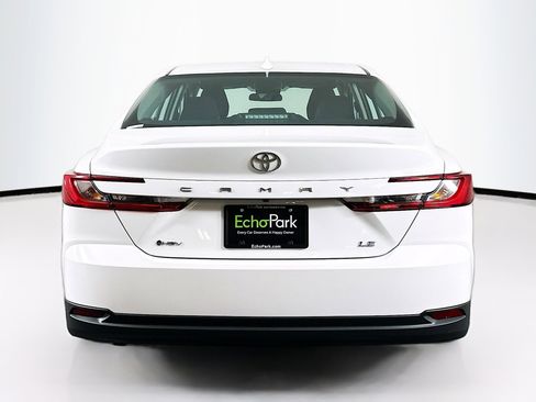 Used 2025 Toyota Camry LE image 7