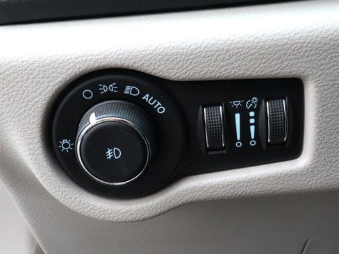 Used 2022 Chrysler Pacifica Touring-L FWD image 15