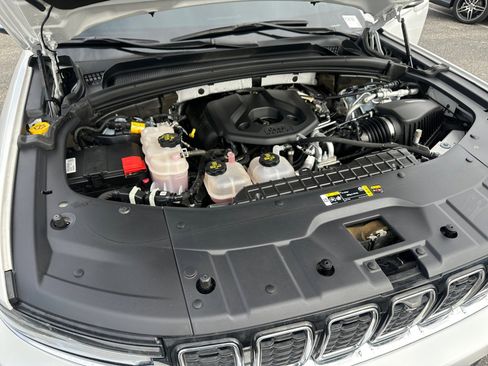 Used 2023 Jeep Grand Cherokee 4WD 4xe w/ Luxury Tech Group II image 31