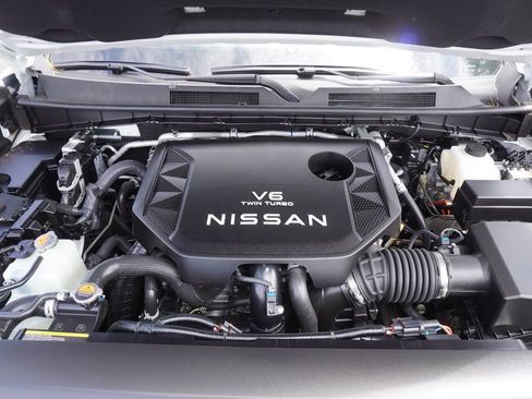 New 2025 Nissan Armada SL w/ Captain's Chari Seat Package image 7