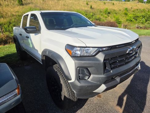 Used 2023 Chevrolet Colorado Trail Boss w/ Technology Package AWD/4WD image 3