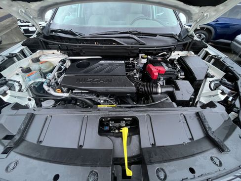 Used 2025 Nissan Rogue SV image 33