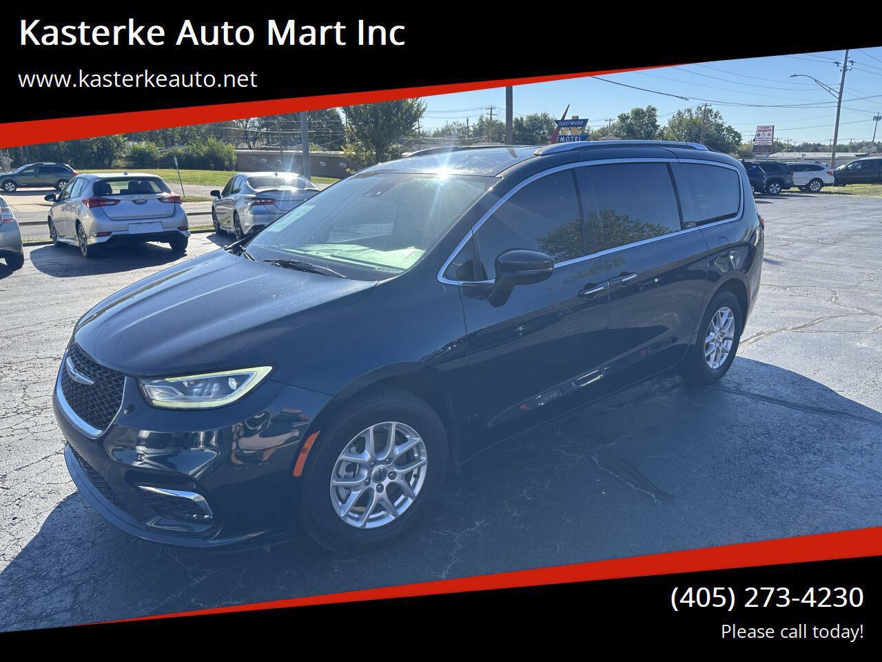 Used 2021 Chrysler Pacifica Touring-L FWD image 1