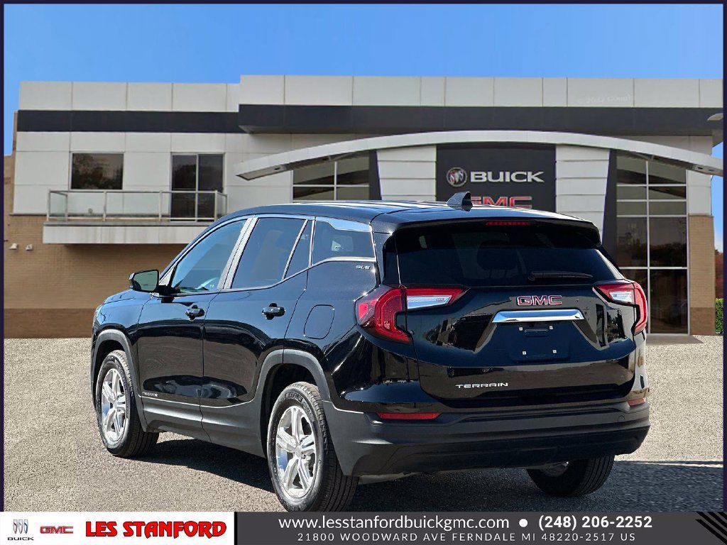 Used 2024 GMC Terrain SLE FWD image 4
