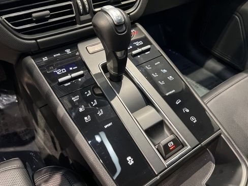Used 2025 Porsche Macan Turbo image 18
