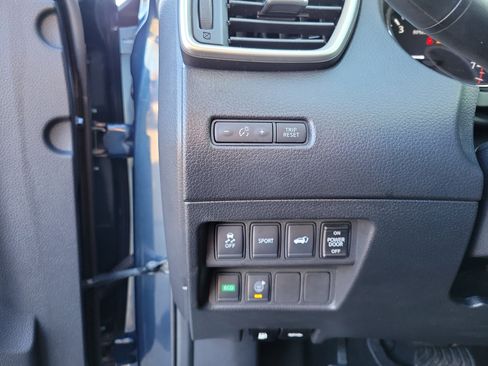 Used 2016 Nissan Rogue SV w/ SV Premium Package image 21