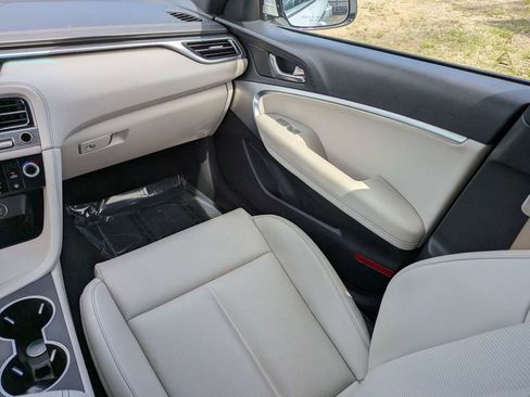 Used 2024 Genesis G70 2.5T AWD/4WD image 16