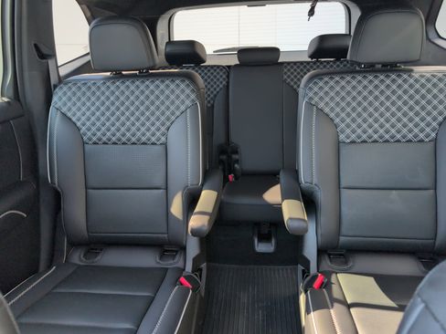 Used 2025 GMC Acadia Denali w/ Super Cruise Package FWD image 32