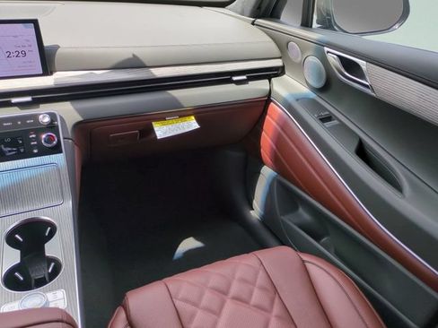 Certified 2025 Genesis GV80 3.5T Prestige AWD/4WD image 13