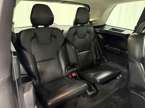 Used 2021 Volvo XC90 T6 Momentum w/ Climate Package AWD/4WD image 18