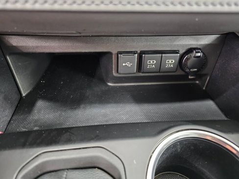 Used 2021 Toyota Highlander XLE image 30