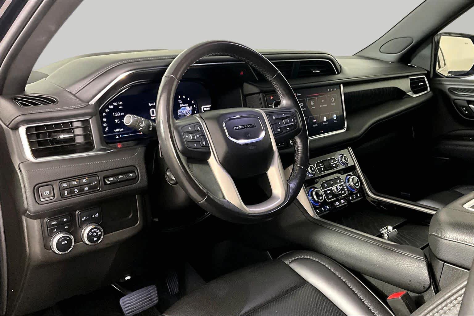 Used 2022 GMC Yukon Denali AWD/4WD image 16