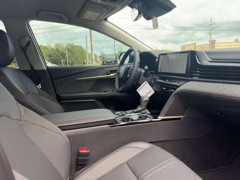 Used 2026 Toyota Camry XLE FWD image 19