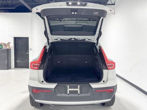 Used 2019 Volvo XC40 T5 Momentum image 10