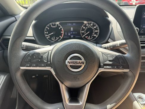 Used 2022 Nissan Altima 2.5 SV FWD image 16