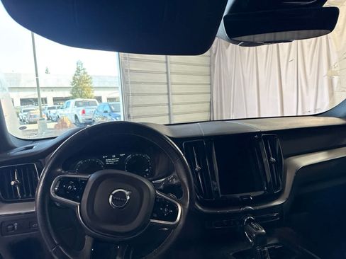 Used 2018 Volvo XC60 T5 R-Design w/ Convenience Package AWD/4WD image 18