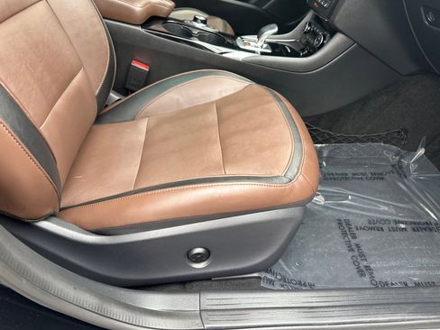 Used 2018 INFINITI QX30 AWD w/ Cafe Teak Theme Package image 13