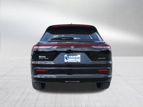 Used 2025 Toyota Crown Signia image 4