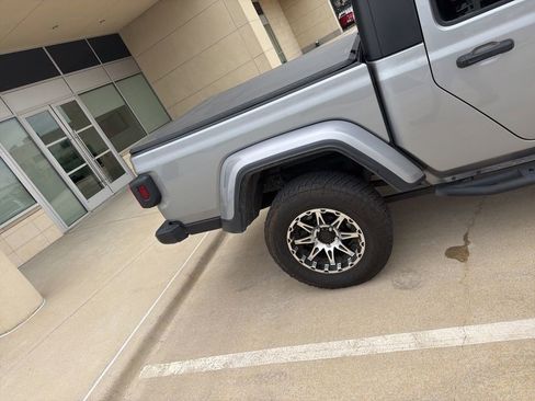 Used 2021 Jeep Gladiator Sport image 10