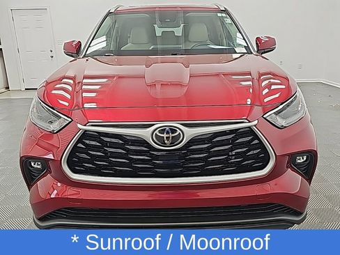 Used 2022 Toyota Highlander XLE image 4