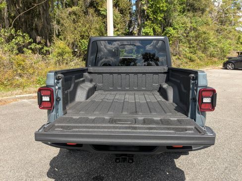 Used 2025 Jeep Gladiator Mojave image 12