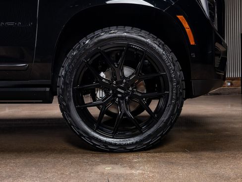 Used 2025 GMC Yukon Denali Ultimate AWD/4WD image 12