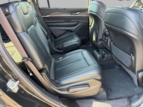Used 2023 Jeep Grand Cherokee L Limited w/ Luxury Tech Group II AWD/4WD image 17