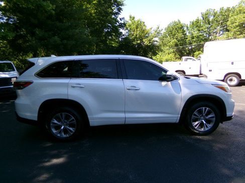 Used 2014 Toyota Highlander Plus AWD/4WD image 10