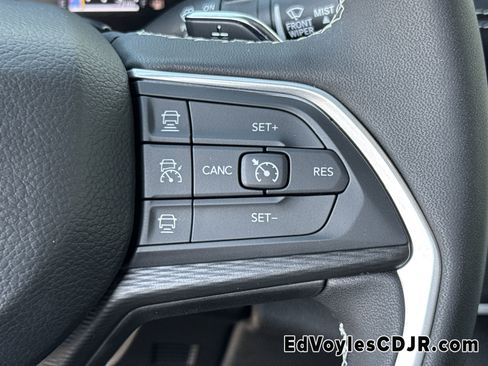 Used 2025 Jeep Grand Cherokee L Altitude image 33