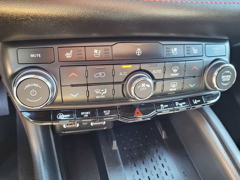 Used 2025 Dodge Durango GT image 22