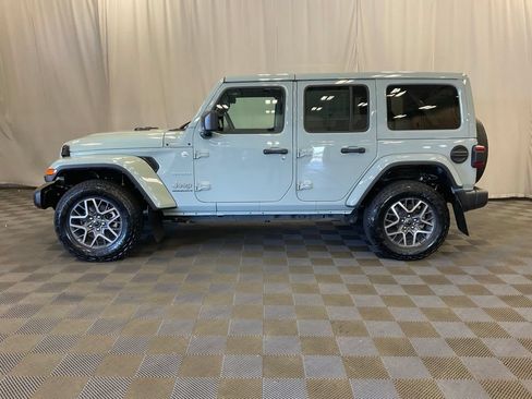 Used 2024 Jeep Wrangler Unlimited Sahara AWD/4WD image 9