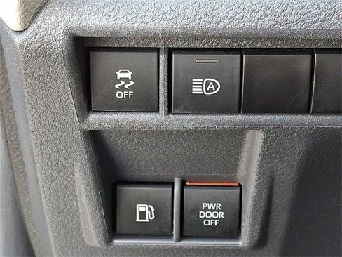 Used 2024 Toyota Sienna XLE image 30