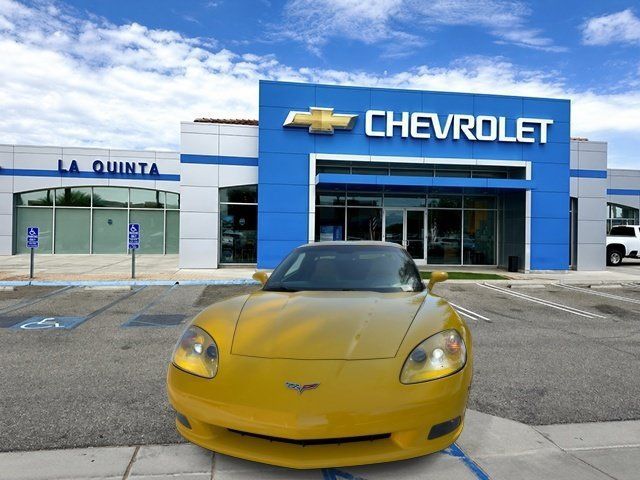 Used 2005 Chevrolet Corvette Coupe w/ Preferred Equipment Group RWD image 3
