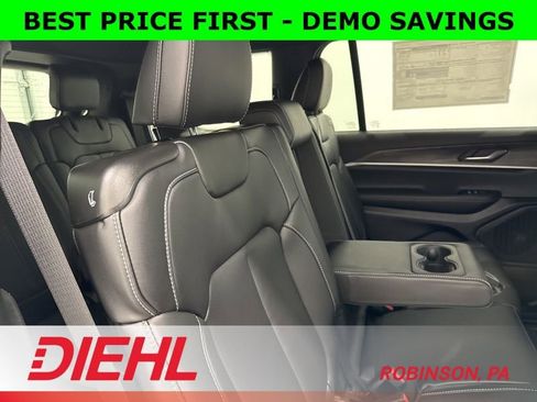 New 2025 Jeep Grand Cherokee L Limited w/ Black Appearance Package AWD/4WD image 13
