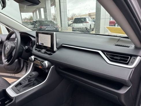 Used 2025 Toyota RAV4 XLE image 30