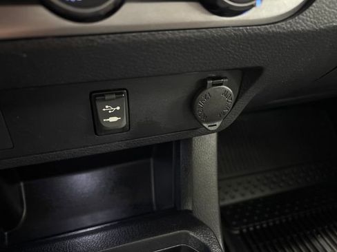 Used 2019 Toyota Tacoma SR image 43