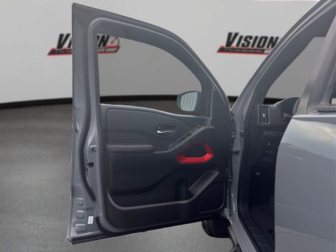 Certified 2025 Nissan Frontier PRO-4X image 21