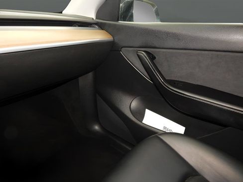 Used 2022 Tesla Model Y Performance image 24