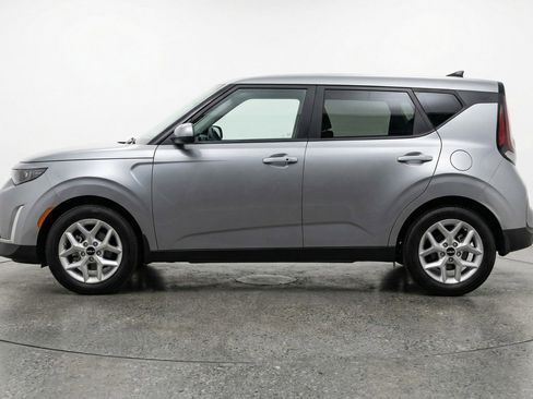 Used 2025 Kia Soul LX w/ LX Technology Package FWD image 5
