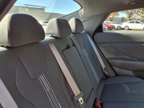 Certified 2025 Hyundai Elantra SEL image 9