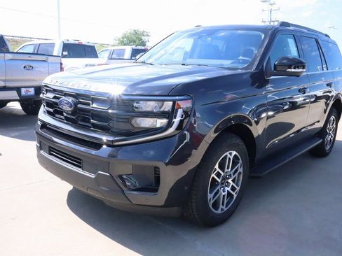 New 2025 Ford Expedition Active image 11