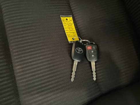 Used 2015 Toyota RAV4 XLE AWD/4WD image 27