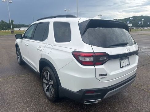Used 2025 Honda Pilot Touring image 4